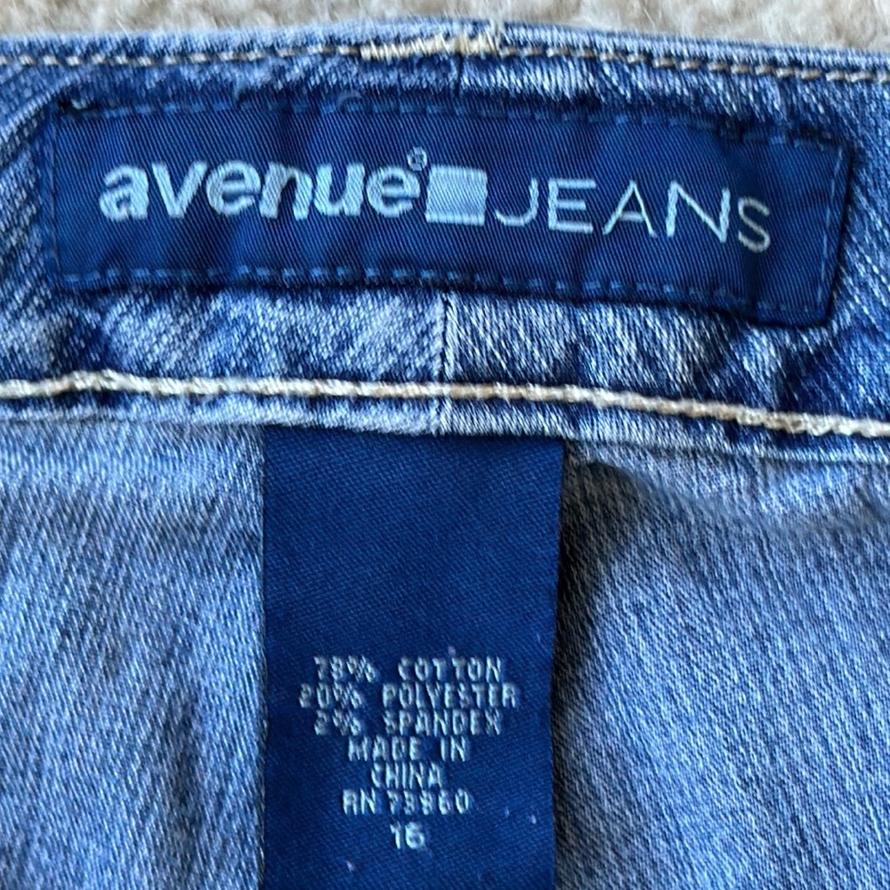 Avenue Boho Embroidered Cropped Jeans - Picture 12 of 12
